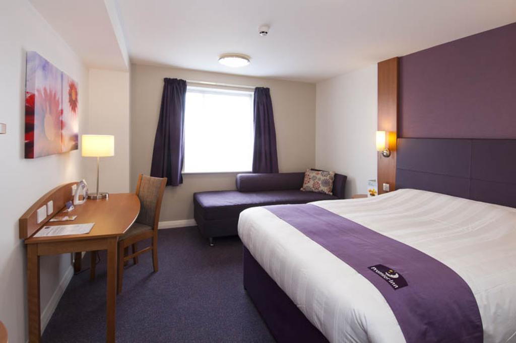 Premier Inn Edinburgh ดาลคีธ ภายนอก รูปภาพ