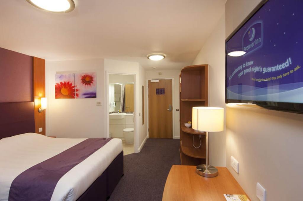 Premier Inn Edinburgh ดาลคีธ ภายนอก รูปภาพ