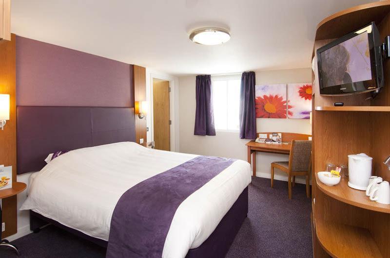 Premier Inn Edinburgh ดาลคีธ ภายนอก รูปภาพ